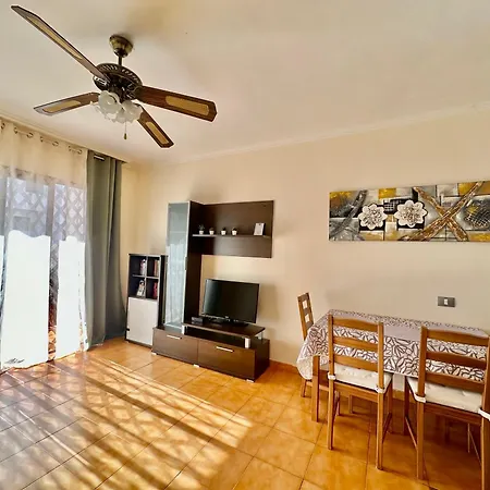 In Ocean Park Ii, Costa Adeje, Tenerife * 阿德耶