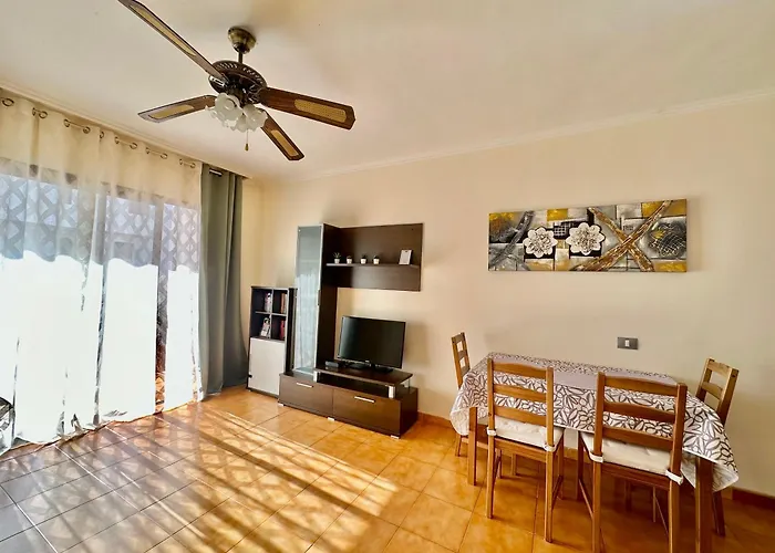 In Ocean Park Ii, Costa Adeje, Tenerife * アデヘ